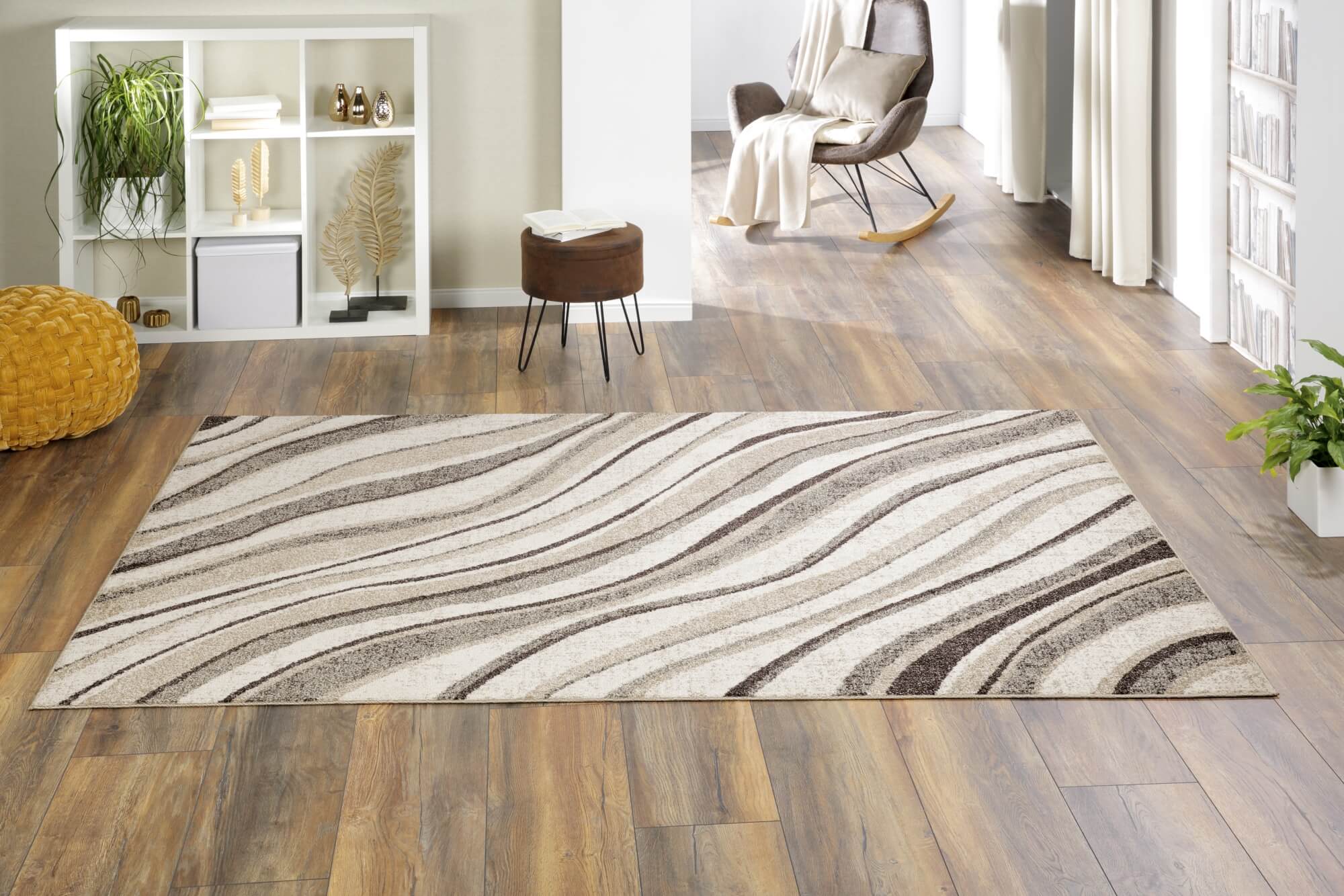 Teppich Wiebke – Beige mit Gewebestruktur mit Konturen – Kurzflor – pflegeleicht & modern