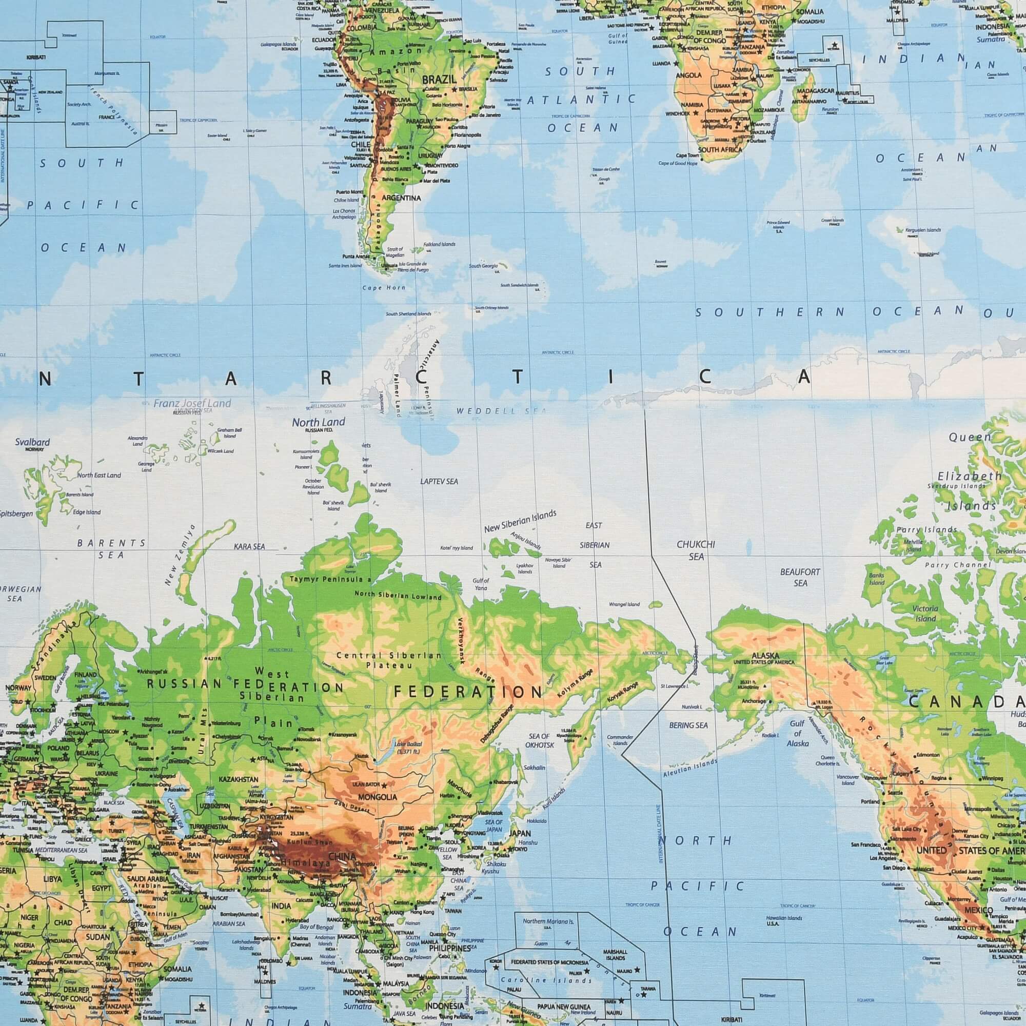 Moderno® Abwaschbare Tischdecke Weltkarte mit Fleckschutz - Leinenoptik, Kontinente und Meere in Grün-Blau Moderno® Abwaschbare Tischdecke Weltkarte mit Fleckschutz - Leinenoptik, Kontinente und Meere in Grün-Blau