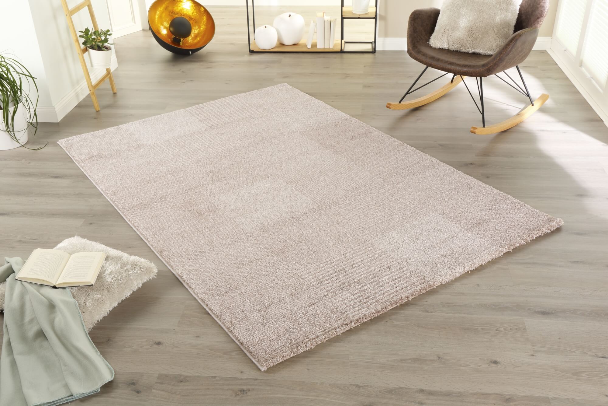 Teppich Fenja – Beige mit grafischem Kachelmuster – Kurzflor – pflegeleicht & modern