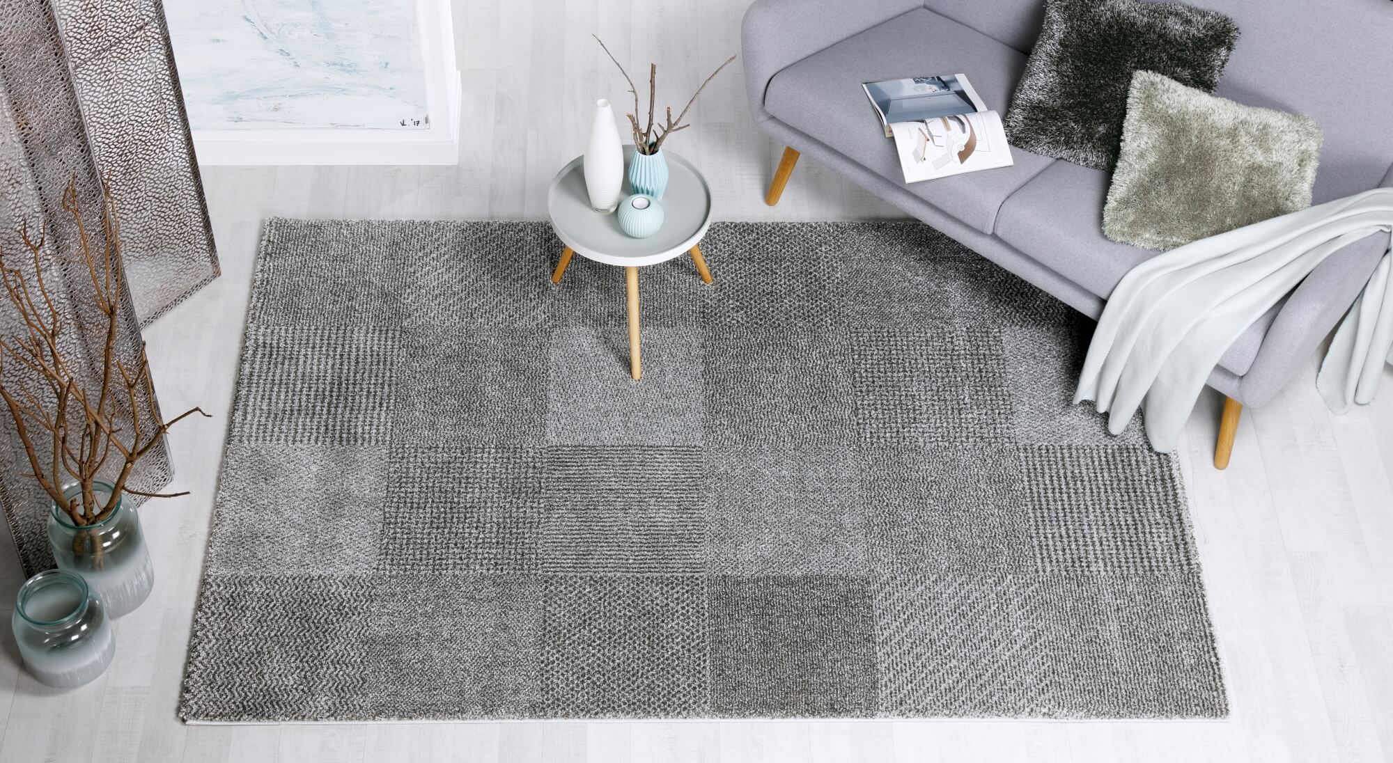 Teppich Fenja – Grau mit grafischem Kachelmuster – Kurzflor – pflegeleicht & modern